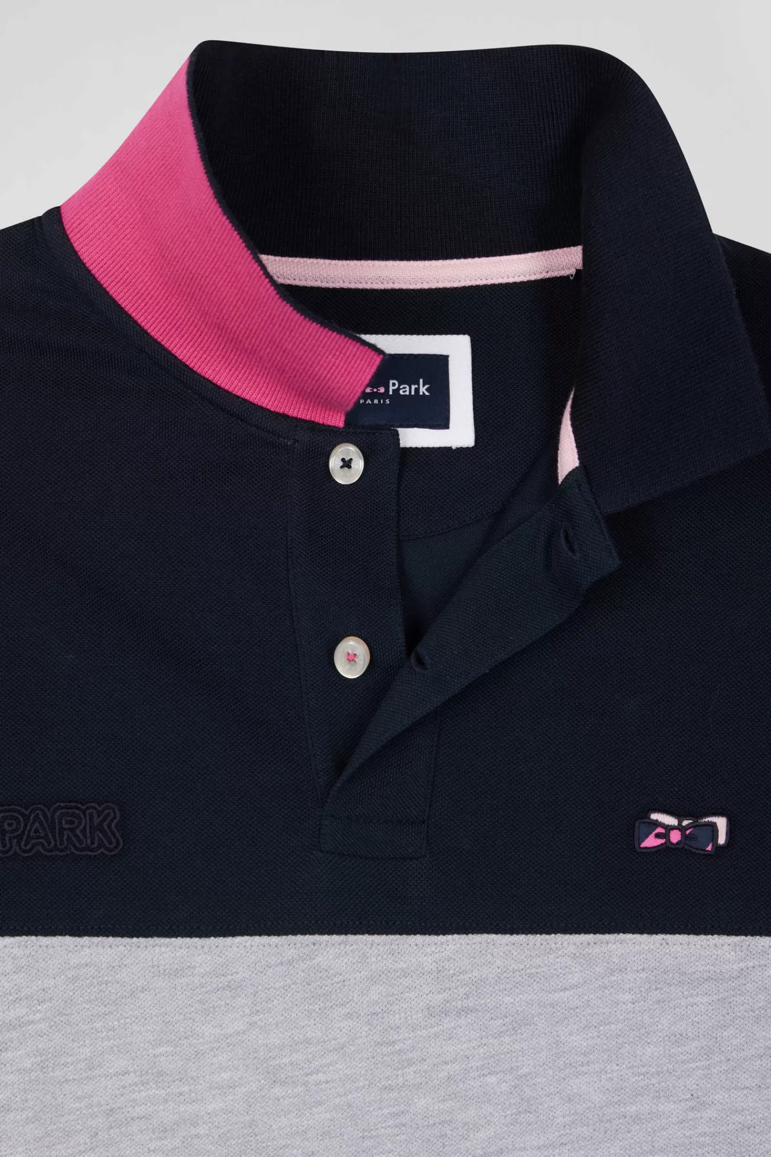 Eden Park Regular grey short-sleeved cotton piqué polo shirt with bow tie embroidery and contrasting details< Polos