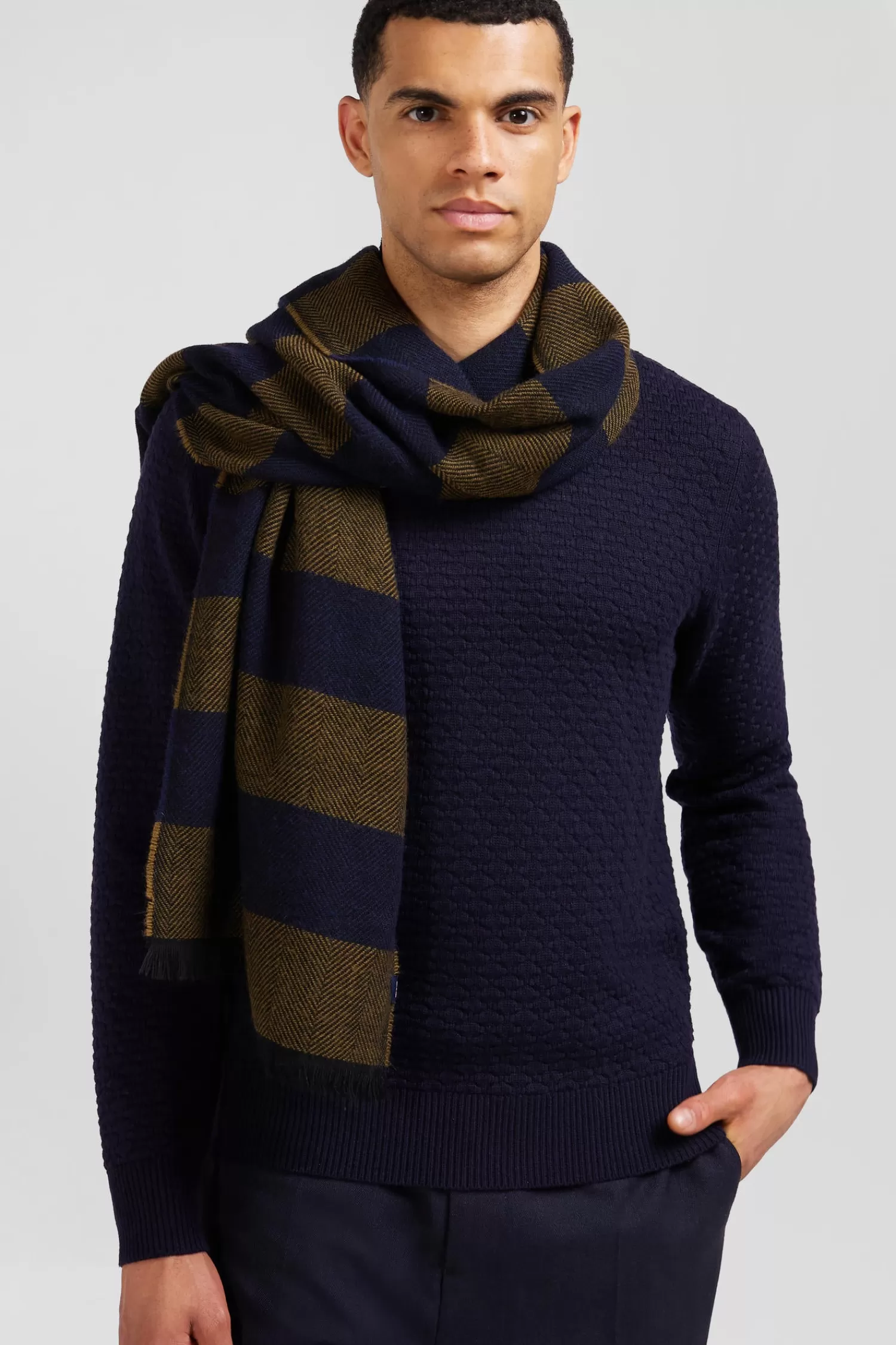Eden Park Regular navy blue wool and cotton crew neck jumper with micro bow tie effect< Sweaters