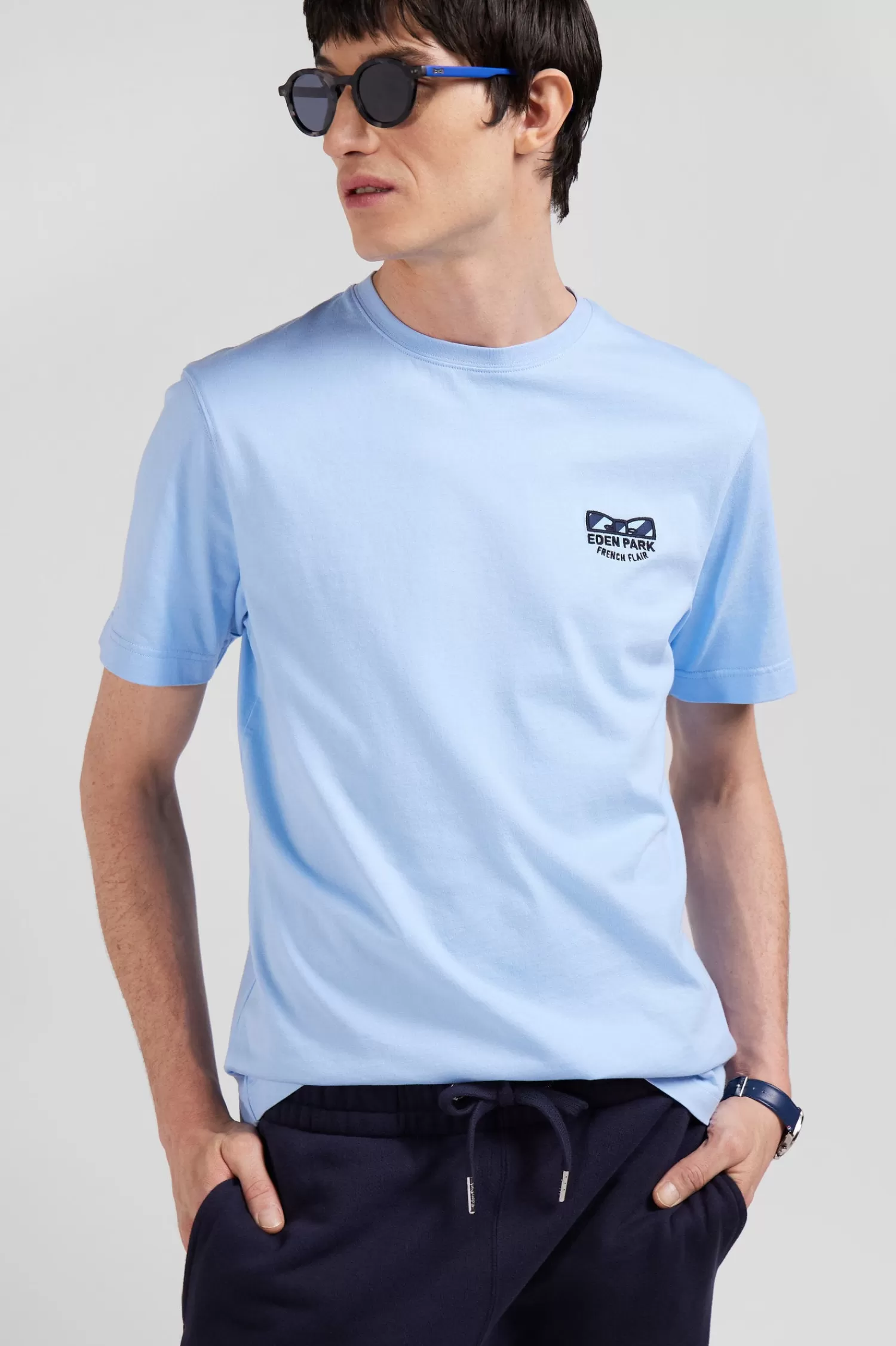 Eden Park Regular sky blue short-sleeved cotton T-shirt with tie patchwork emblem< T-shirts