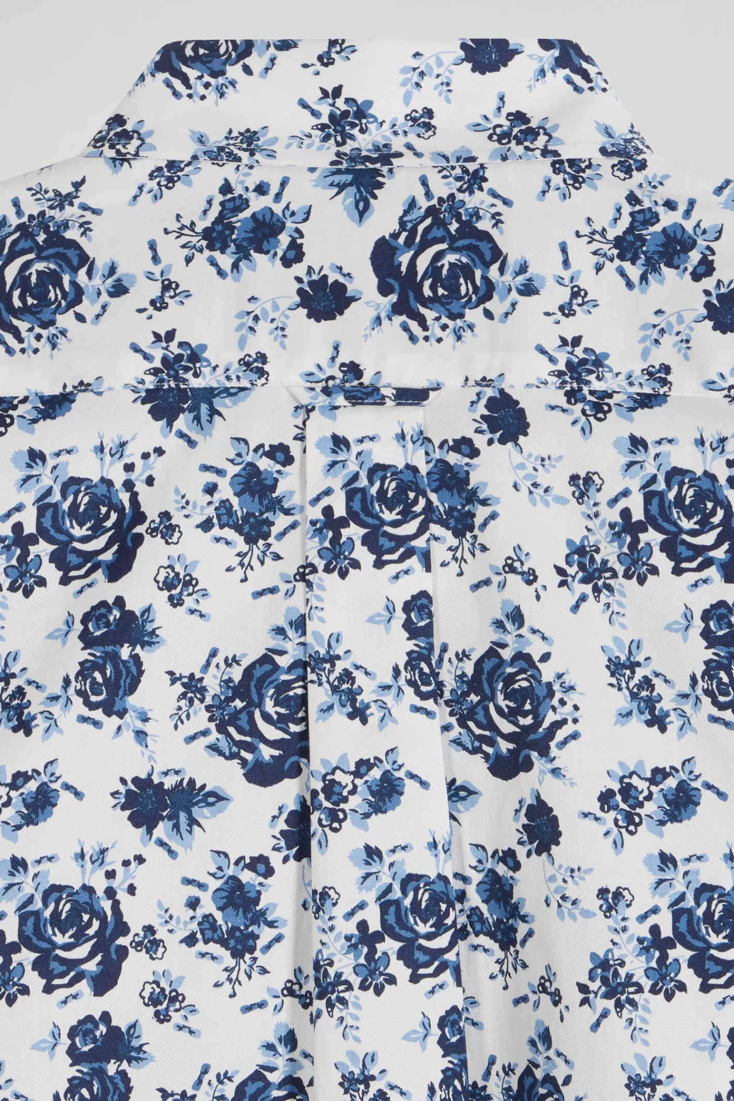 regular_white_cotton_twill_shirt_with_blue_floral_print_8.webp Eden Park Regular white cotton twill shirt with blue floral print< Shirts