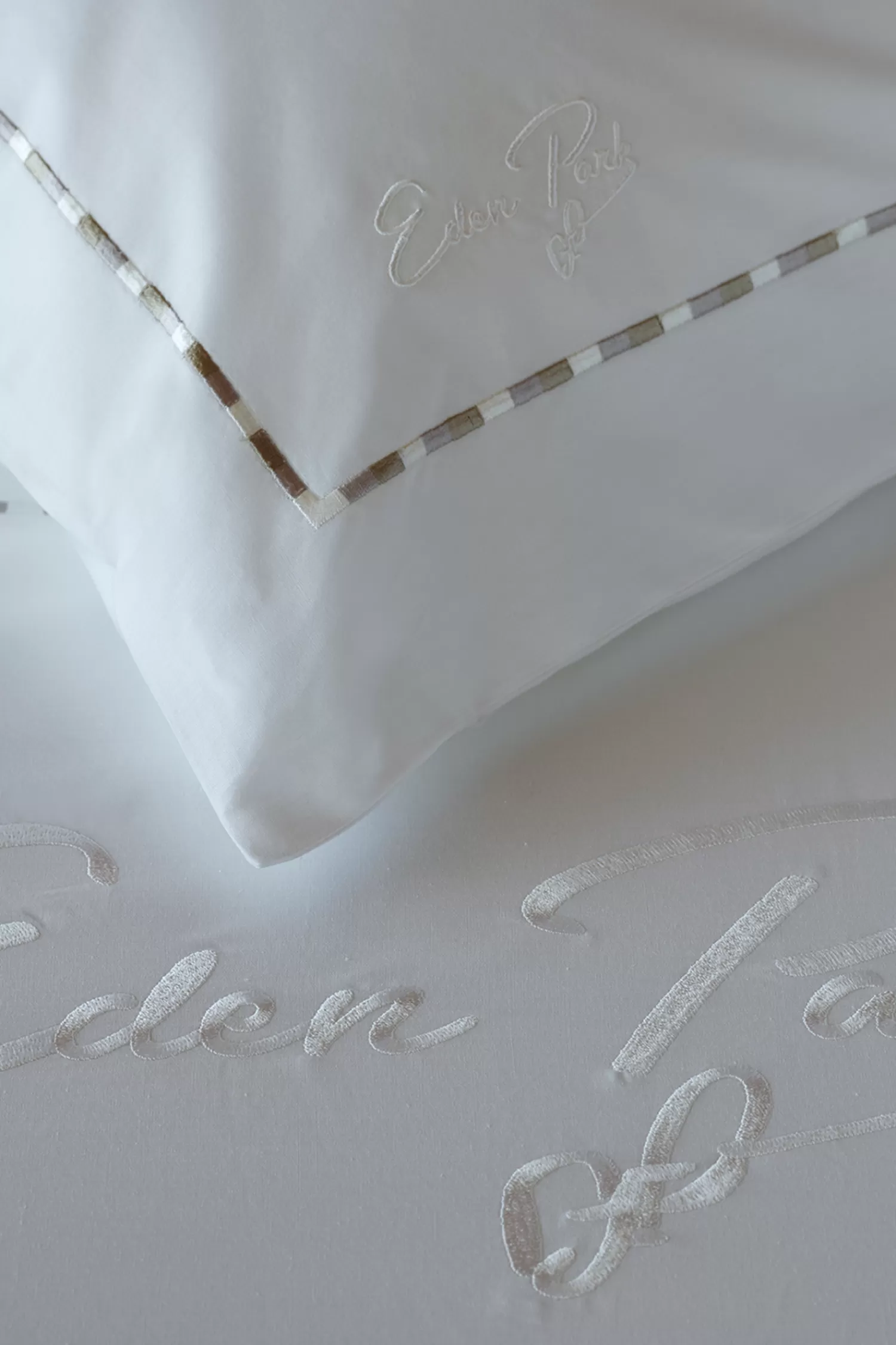 Eden Park 2 taies d'oreiller carrés blanc et beige - Décrochons la lune< Pillowcases