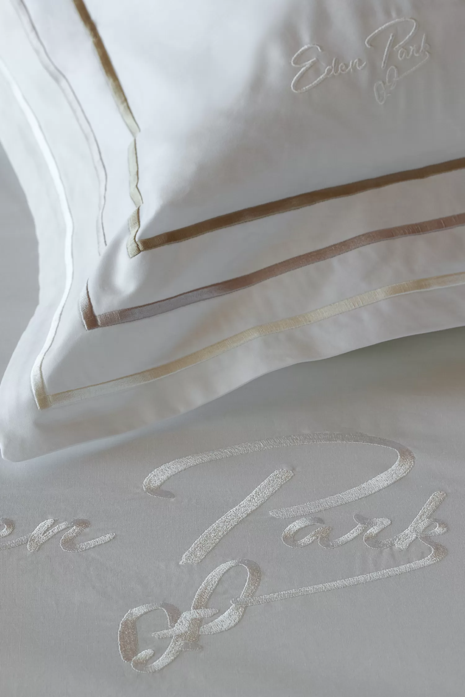 Eden Park 2 taies d'oreiller carrés blanc et doré - Avec toi et les bleus< Pillowcases