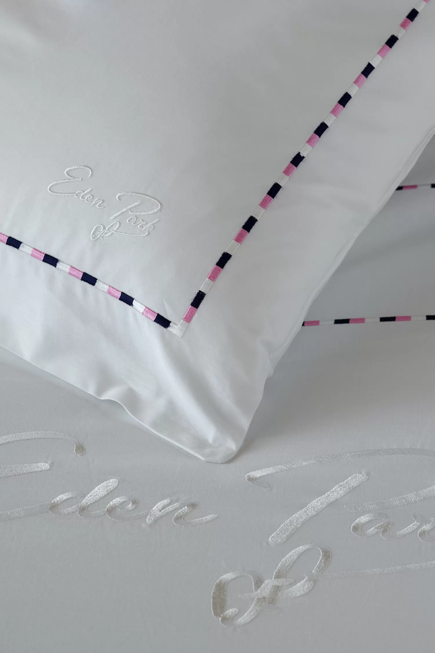 Eden Park 2 taies d'oreiller carrés blanc, marine et rose - Décrochons la lune< Pillowcases